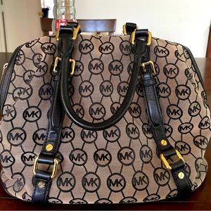 Authentic Michael Kors Purse Signature Hand bag